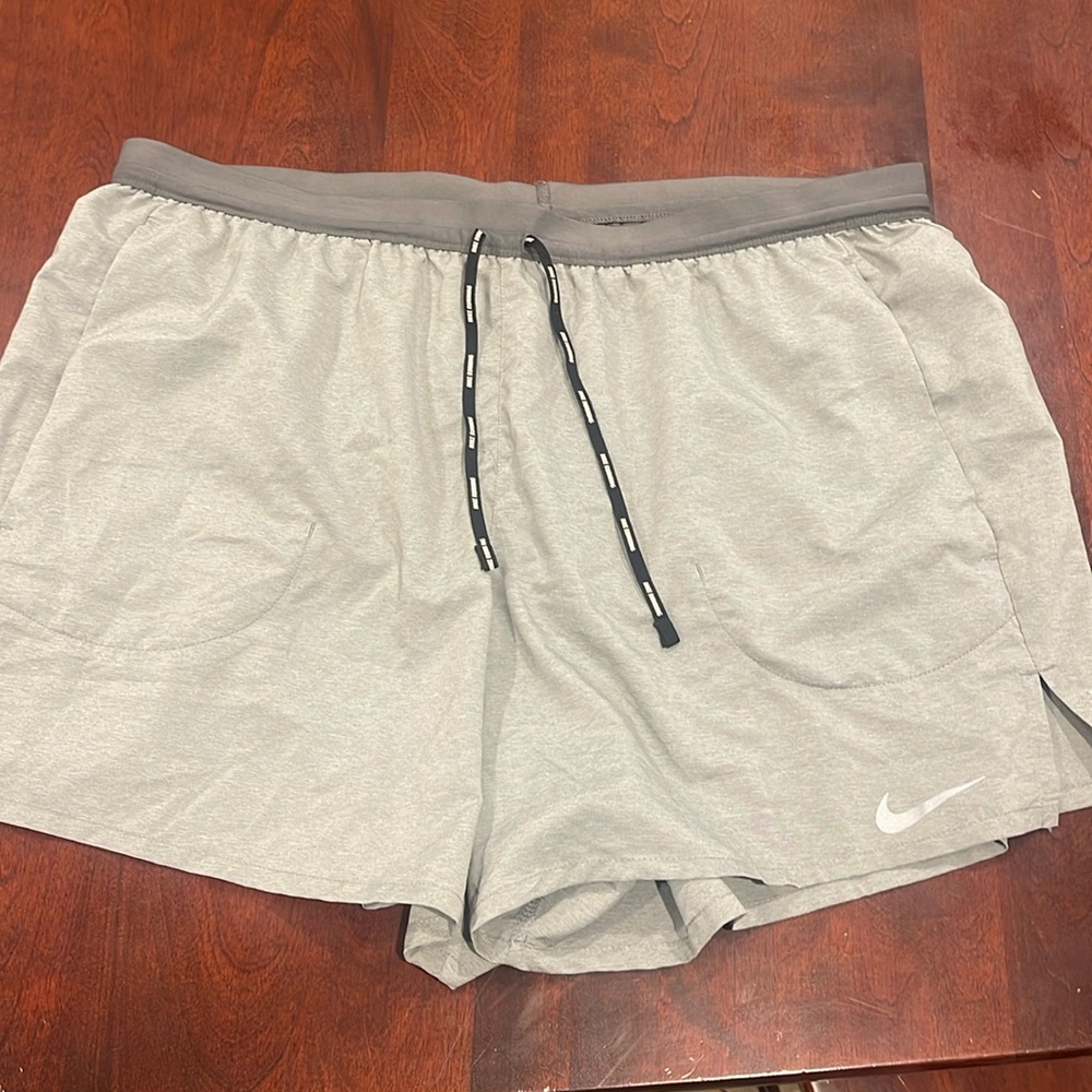 27030 EUC Nike DQ1569-068 Dri-FIT Flex Stride Brief-Lined Running Grey XXL